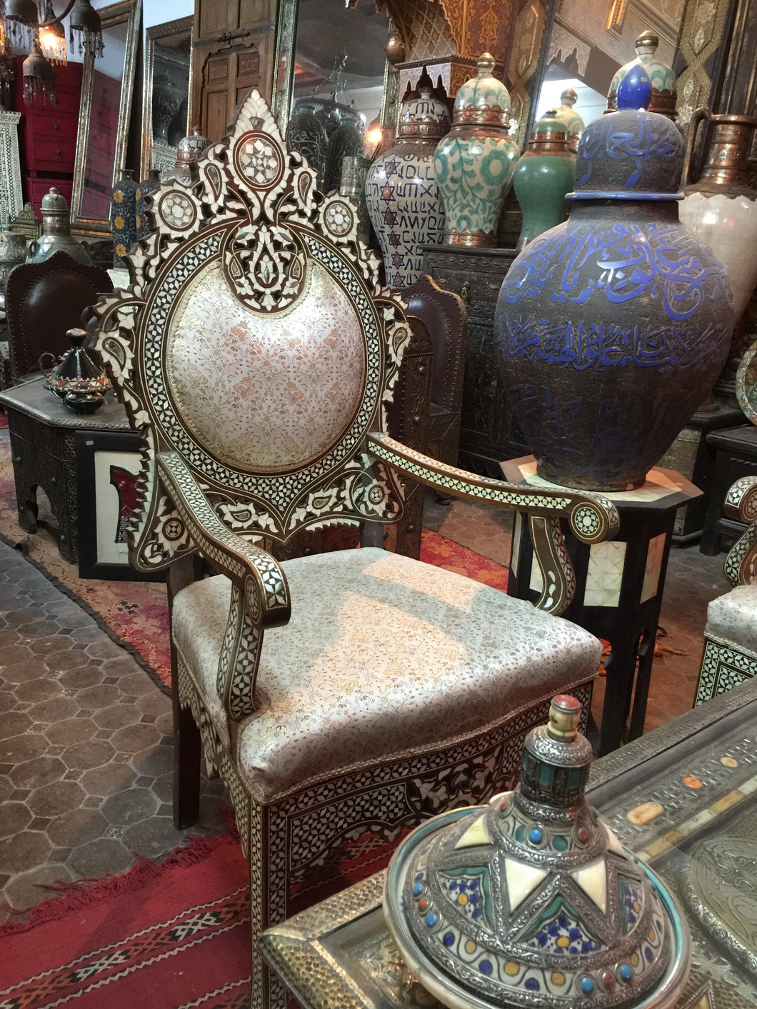 Mop palace chair