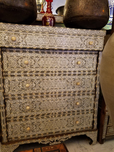 Chest of drawers inlay mother of pearl
